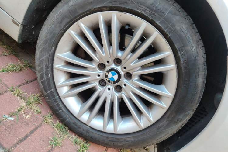 Used BMW 5 Series 2014 525Li Leading Model Right Front Wheel Hub