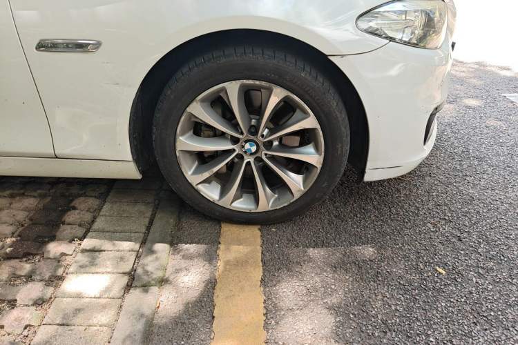 Used BMW 5 Series 2014 528Li Leading Model Right Front Wheel Hub
