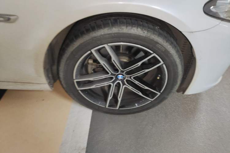 Used BMW 5 Series 2014 525Li Luxury Design Package Right Front Wheel Hub
