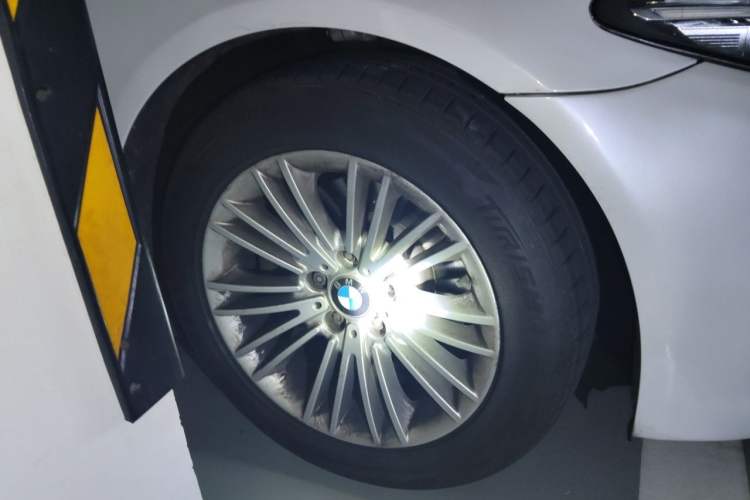 Used BMW 5 Series 2014 525Li Leading Model Right Front Wheel Hub