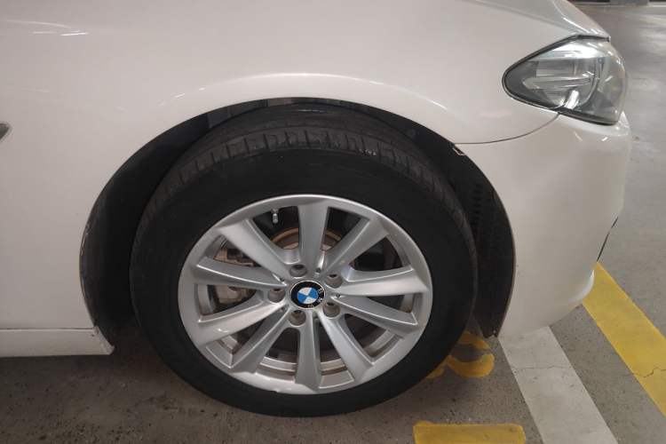 Used BMW 5 Series 2014 520Li Elegant Model Right Front Wheel Hub