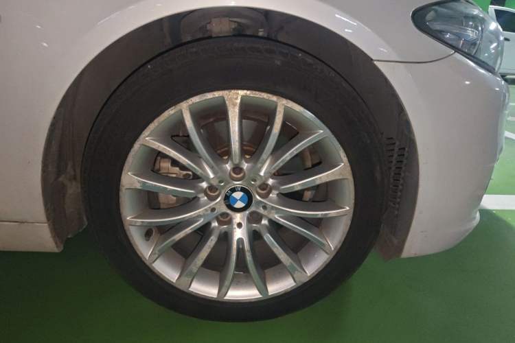 Used BMW 5 Series 2014 525Li Luxury Design Package Right Front Wheel Hub