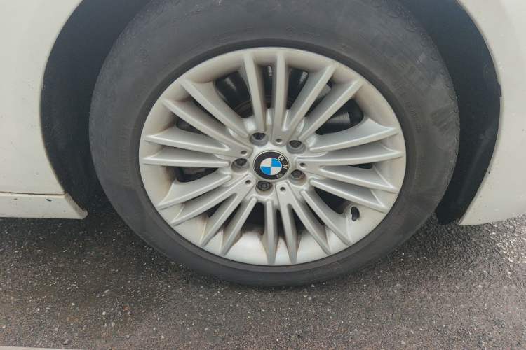 Used BMW 5 Series 2014 525Li Leading Model Right Front Wheel Hub