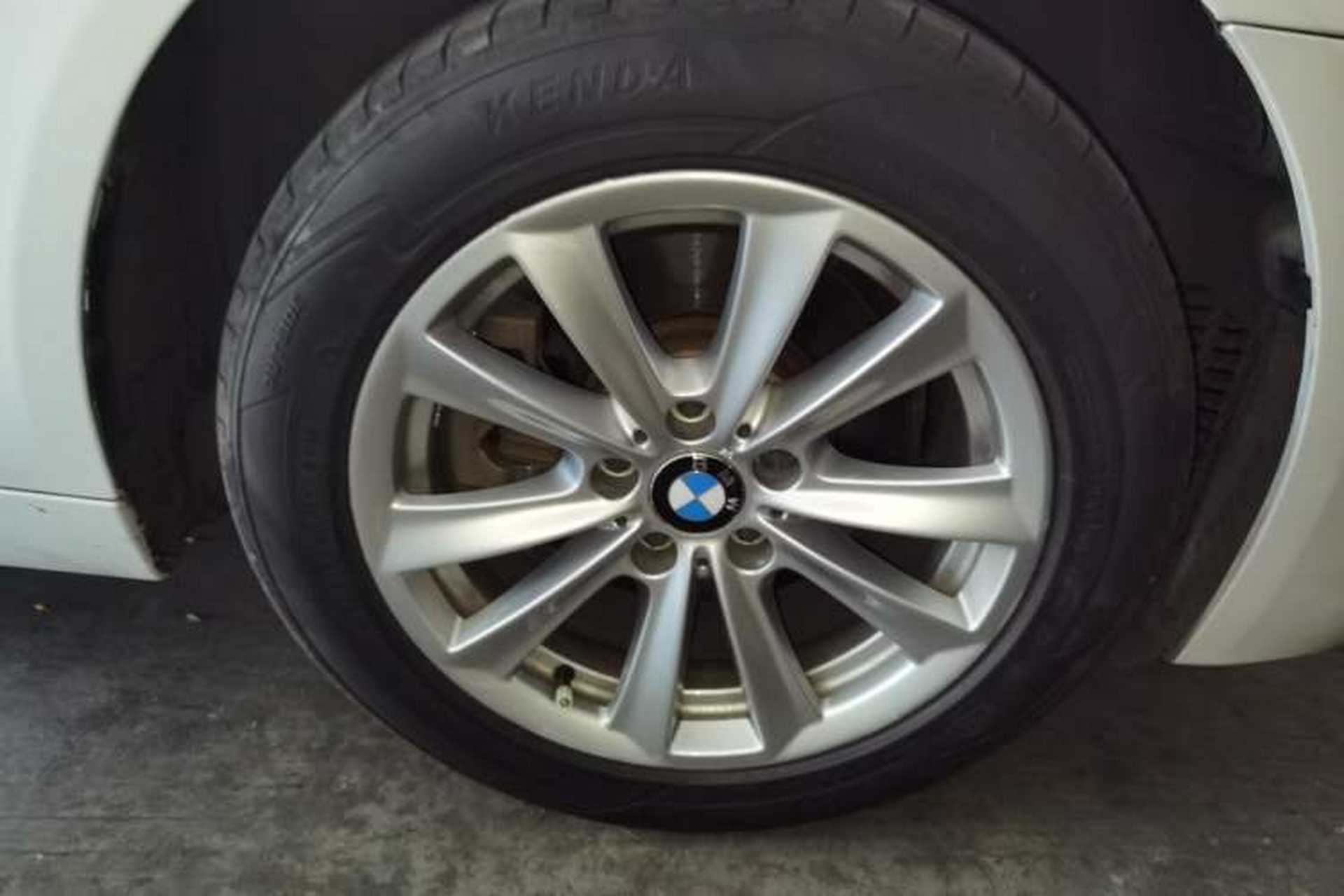 Used BMW 5 Series 2014 520Li Elegant Model Right Front Wheel Hub