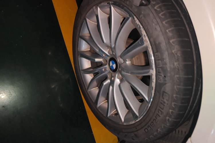 Used BMW 5 Series 2014 525Li Luxury Design Package Right Front Wheel Hub
