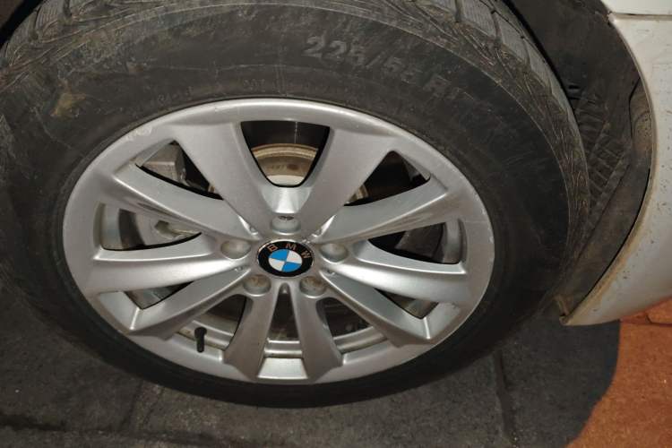Used BMW 5 Series 2014 520Li Elegant Model Right Front Wheel Hub