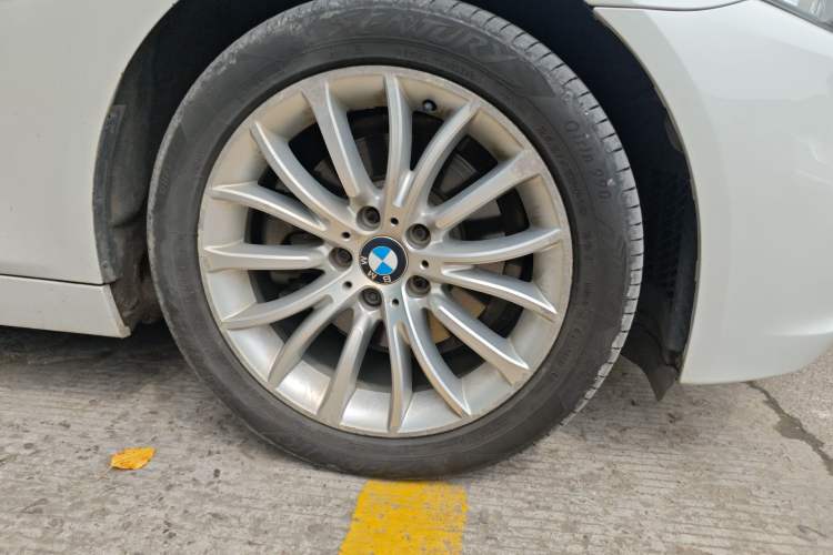 Used BMW 5 Series 2014 525Li Luxury Design Package Right Front Wheel Hub