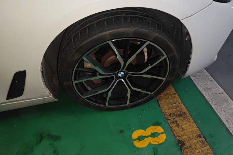 Used BMW 5 Series 2014 525Li Leading Model Right Front Wheel Hub