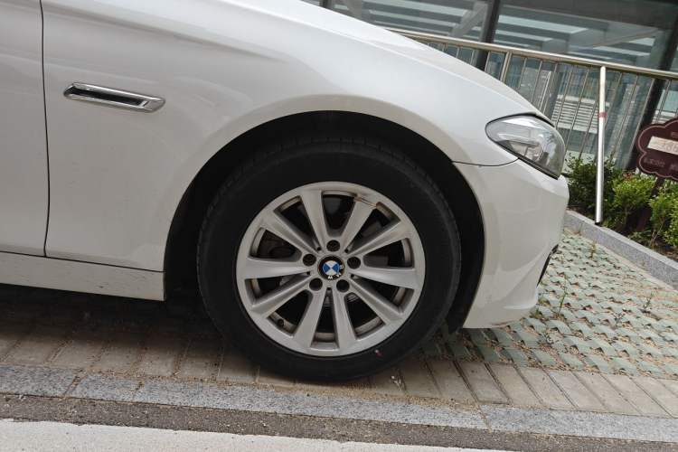 Used BMW 5 Series 2014 520Li Elegant Model Right Front Wheel Hub