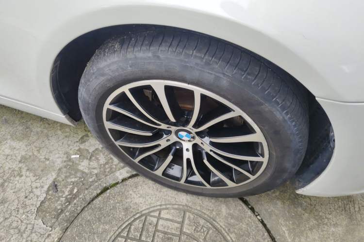 Used BMW 5 Series 2014 525Li Luxury Design Package Right Front Wheel Hub