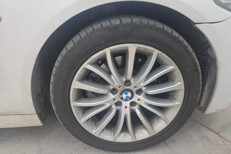Used BMW 5 Series 2014 525Li Luxury Design Package Right Front Wheel Hub