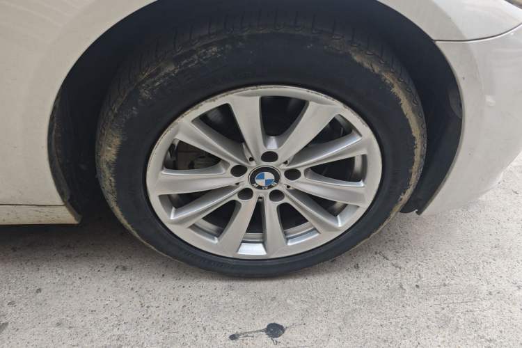 Used BMW 5 Series 2014 520Li Elegant Model Right Front Wheel Hub