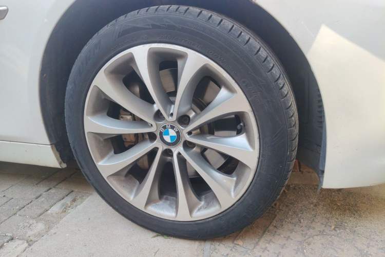 Used BMW 5 Series 2014 528Li Leading Model Right Front Wheel Hub