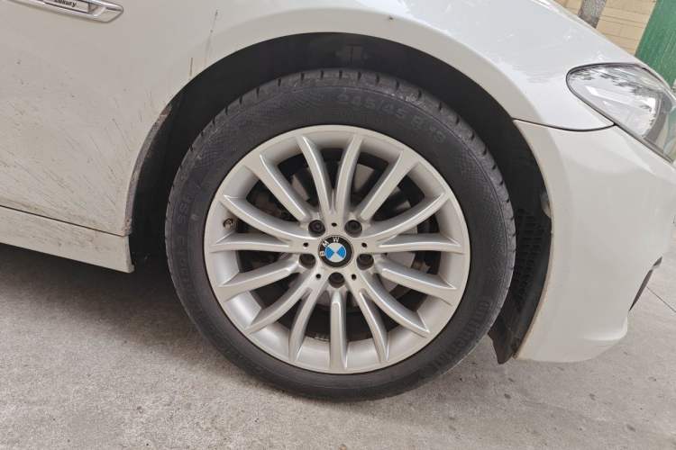 Used BMW 5 Series 2014 525Li Luxury Design Package Right Front Wheel Hub