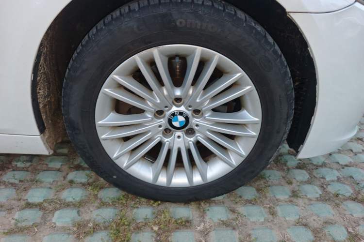 Used BMW 5 Series 2014 520Li Elegant Model Right Front Wheel Hub