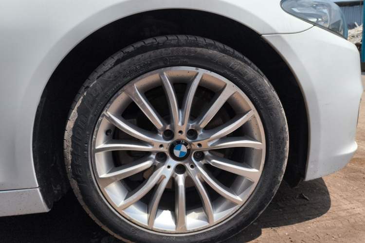 Used BMW 5 Series 2014 525Li Luxury Design Package Right Front Wheel Hub