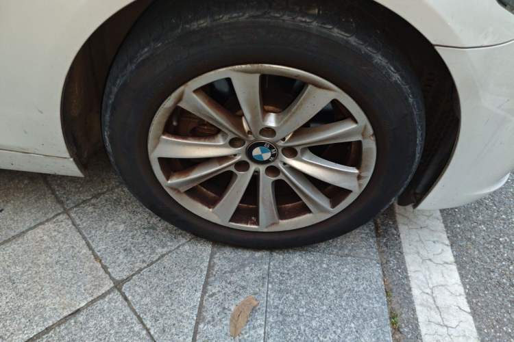 Used BMW 5 Series 2014 520Li Elegant Model Right Front Wheel Hub