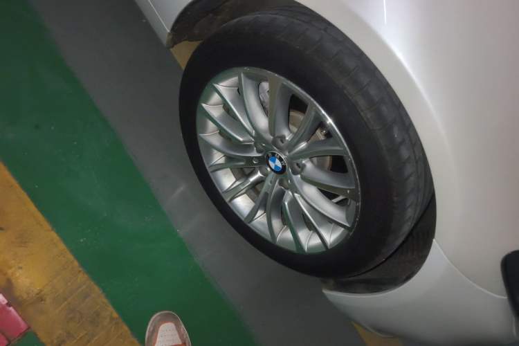 Used BMW 5 Series 2014 525Li Luxury Design Package Right Front Wheel Hub