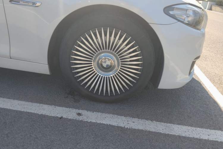 Used BMW 5 Series 2014 525Li Luxury Design Package Right Front Wheel Hub