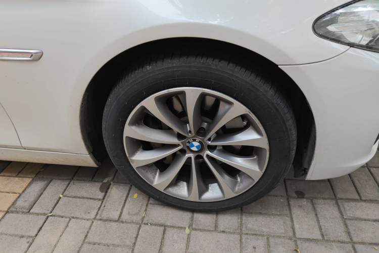 Used BMW 5 Series 2014 528Li Leading Model Right Front Wheel Hub
