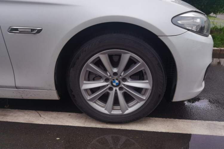 Used BMW 5 Series 2014 520Li Elegant Model Right Front Wheel Hub