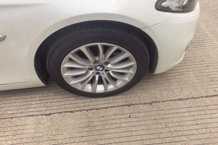Used BMW 5 Series 2014 525Li Luxury Design Package Right Front Wheel Hub