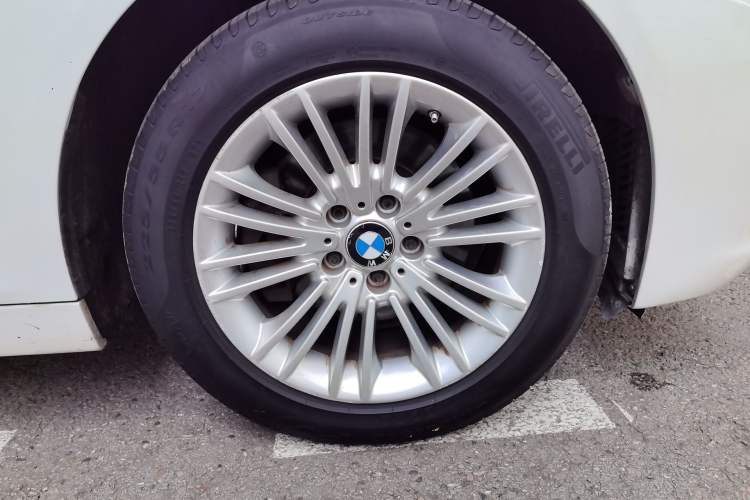 Used BMW 5 Series 2014 525Li Leading Model Right Front Wheel Hub