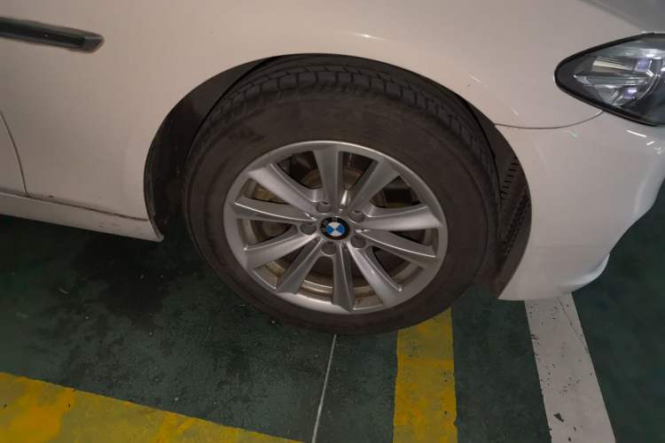 Used BMW 5 Series 2014 520Li Elegant Model Right Front Wheel Hub