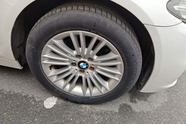 Used BMW 5 Series 2014 525Li Leading Model Right Front Wheel Hub