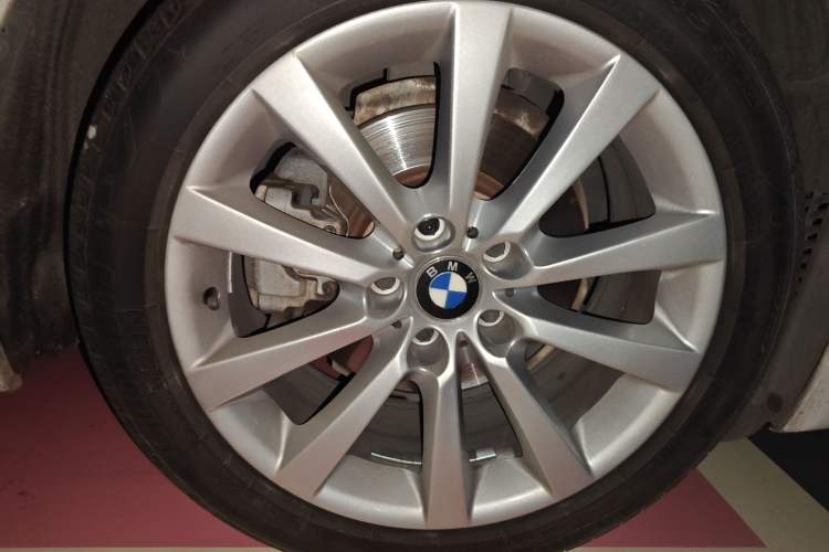 Used BMW 5 Series 2014 530Li Leading Model