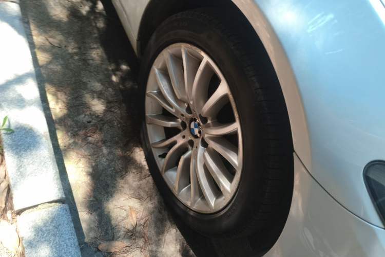 Used BMW 5 Series 2014 525Li Luxury Design Package Right Front Wheel Hub