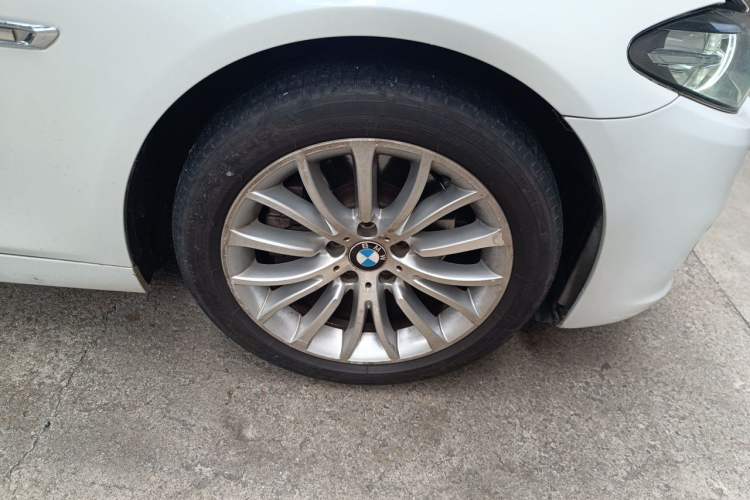 Used BMW 5 Series 2014 525Li Luxury Design Package Right Front Wheel Hub