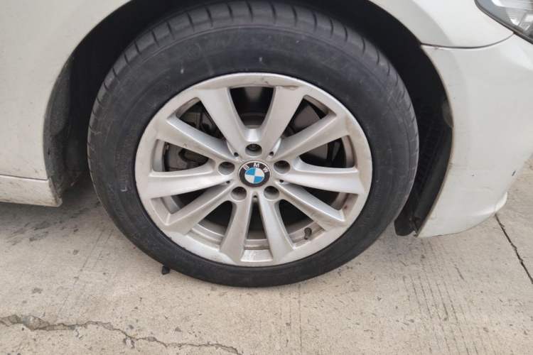 Used BMW 5 Series 2014 520Li Elegant Model Right Front Wheel Hub