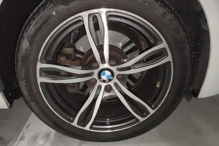 Used BMW 5 Series 2014 525Li Luxury Design Package Right Front Wheel Hub
