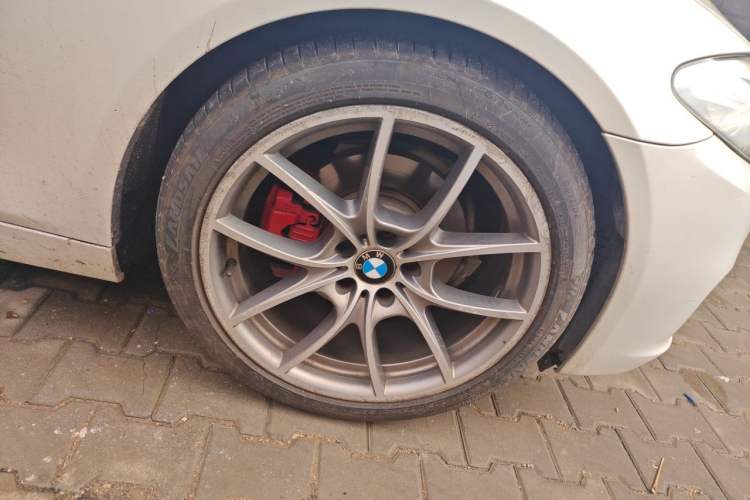 Used BMW 5 Series 2014 525Li Luxury Design Package Right Front Wheel Hub