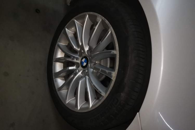 Used BMW 5 Series 2014 525Li Leading Model Right Front Wheel Hub