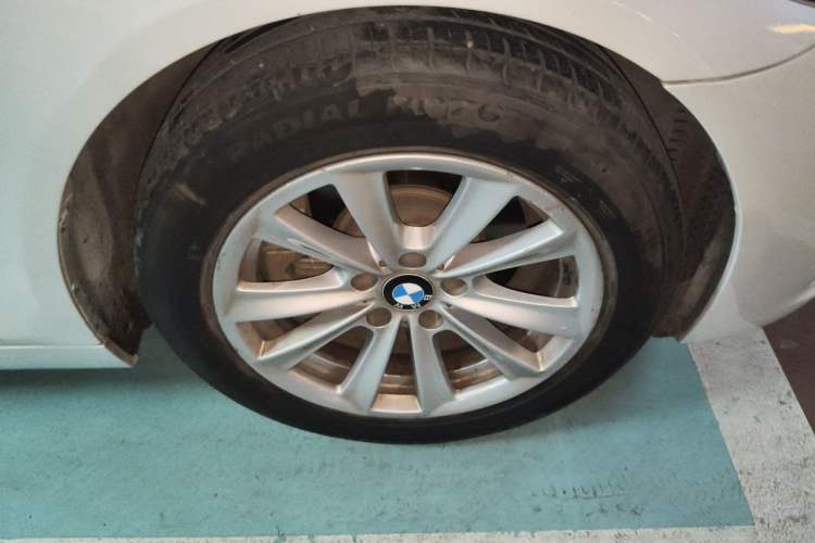 Used BMW 5 Series 2014 520Li Elegant Model Right Front Wheel Hub