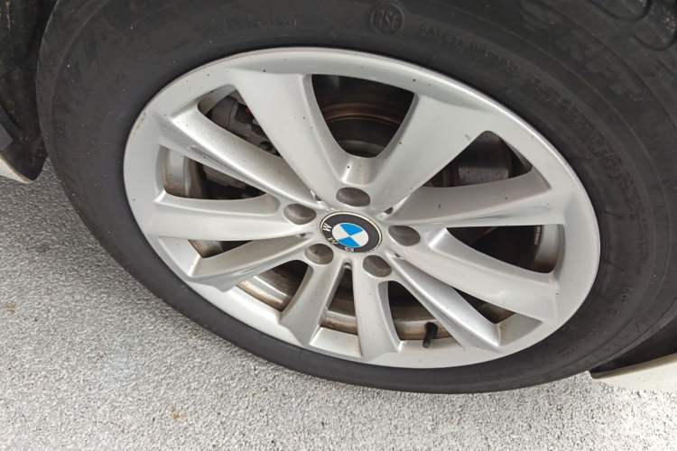 Used BMW 5 Series 2014 520Li Elegant Model Right Front Wheel Hub