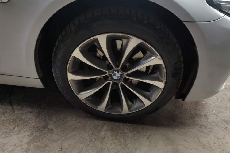 Used BMW 5 Series 2014 525Li Fashion Design Package Right Front Wheel Hub