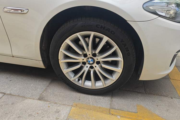 Used BMW 5 Series 2014 528Li Luxury Design Package Right Front Wheel Hub