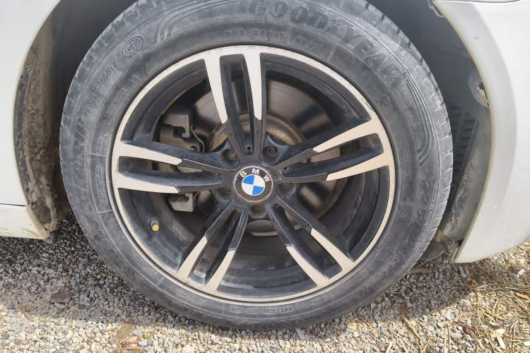 Used BMW 5 Series 2014 525Li Leading Model Right Front Wheel Hub