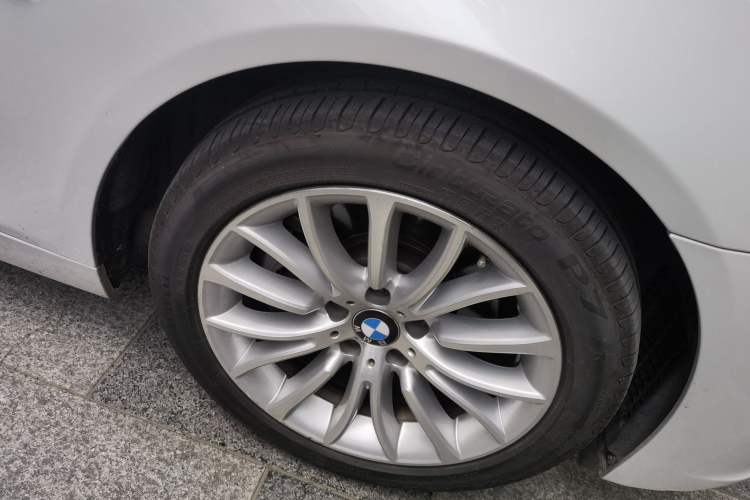 Used BMW 5 Series 2014 525Li Luxury Design Package Right Front Wheel Hub