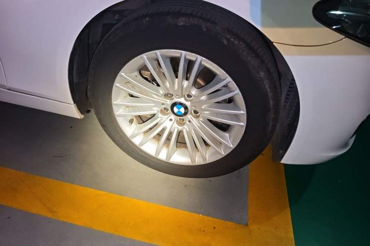 Used BMW 5 Series 2014 525Li Leading Model Right Front Wheel Hub