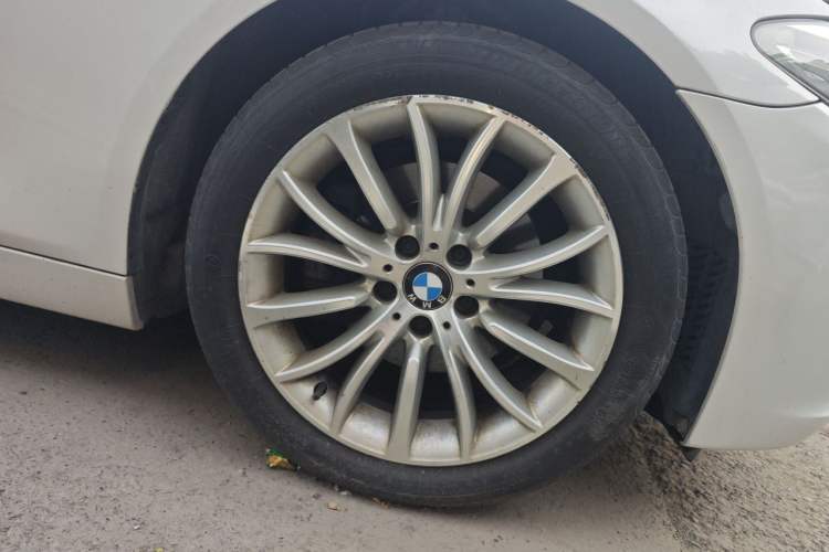 Used BMW 5 Series 2014 525Li Luxury Design Package Right Front Wheel Hub