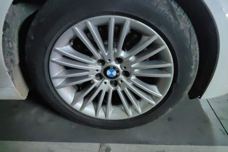 Used BMW 5 Series 2014 525Li Leading Model Right Front Wheel Hub