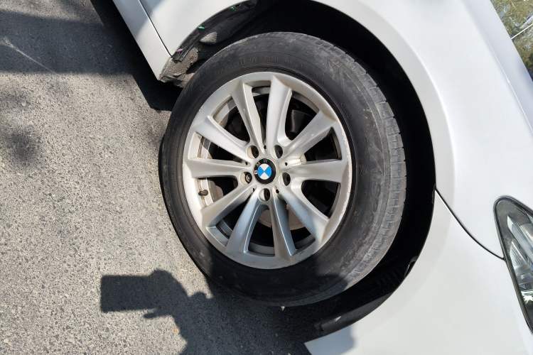 Used BMW 5 Series 2014 520Li Elegant Model Right Front Wheel Hub