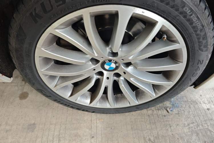 Used BMW 5 Series 2014 525Li Luxury Design Package Right Front Wheel Hub