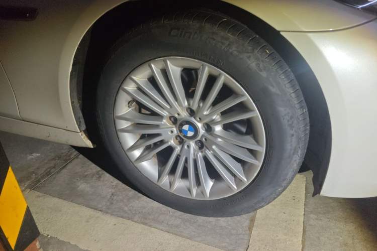Used BMW 5 Series 2014 525Li Leading Model Right Front Wheel Hub