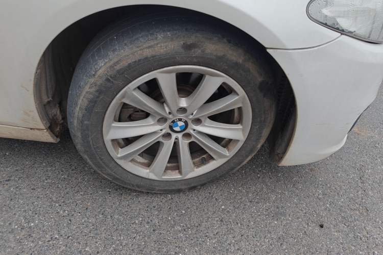 Used BMW 5 Series 2014 520Li Elegant Model Right Front Wheel Hub