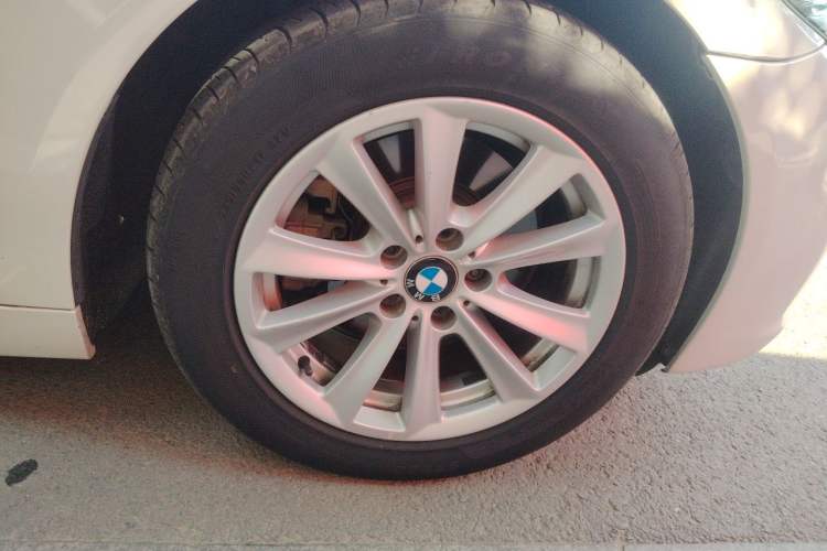 Used BMW 5 Series 2014 520Li Elegant Model Right Front Wheel Hub